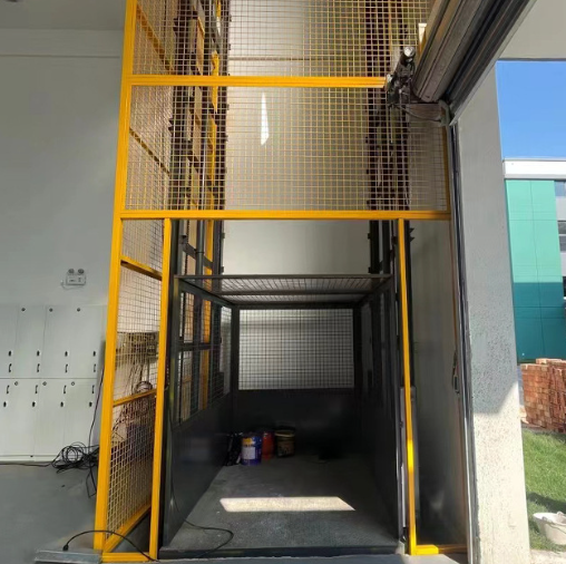 铜仁导轨式升降机助力物流园破解运输难题